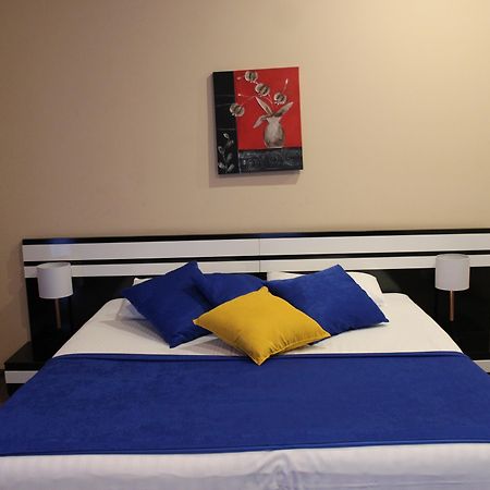 Hotel Diplomat Тбилиси Екстериор снимка