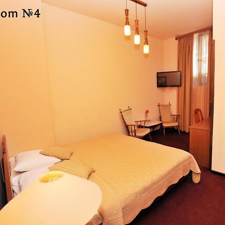 Hotel Diplomat Тбилиси Екстериор снимка