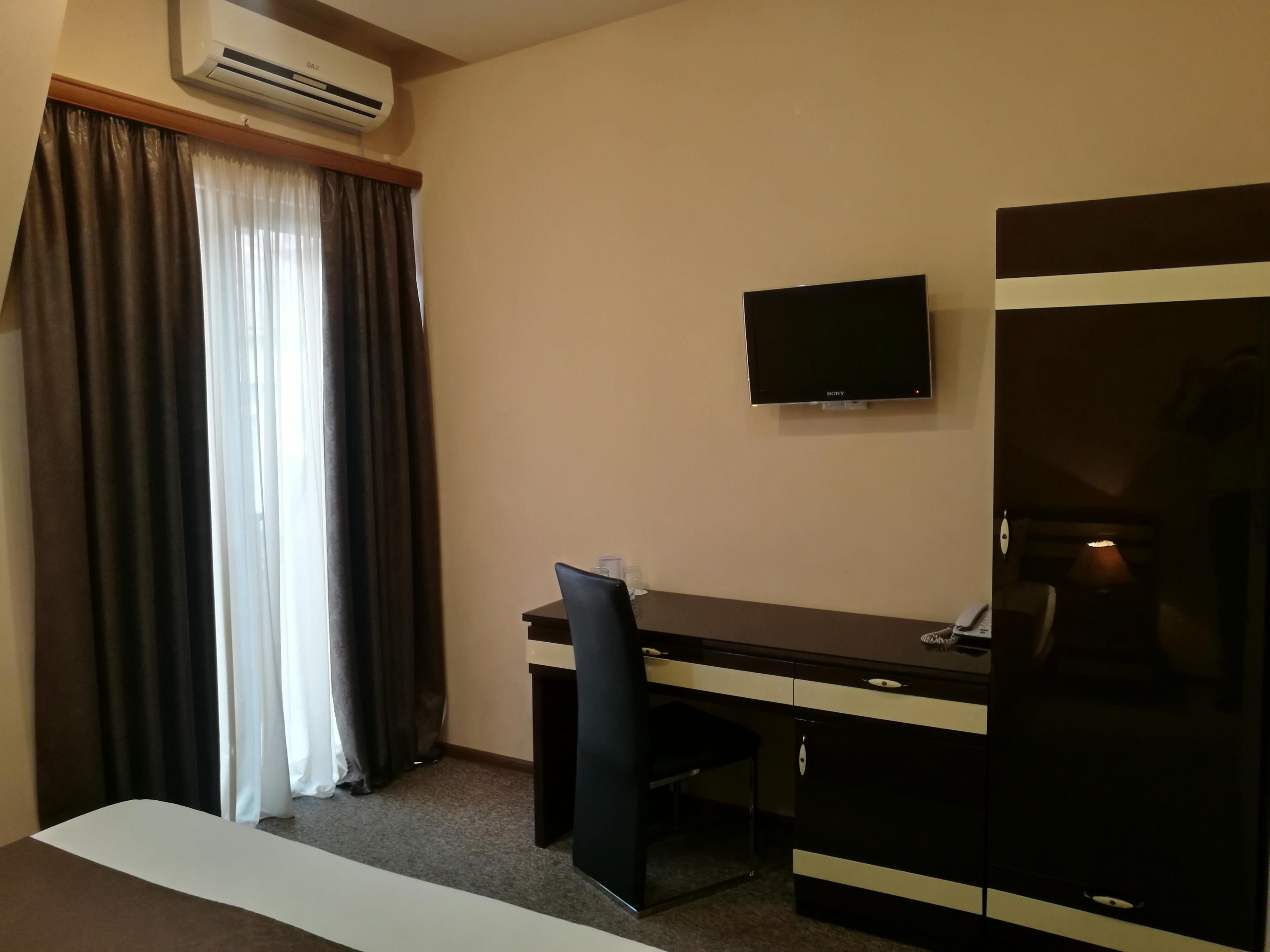 Hotel Diplomat Тбилиси Екстериор снимка