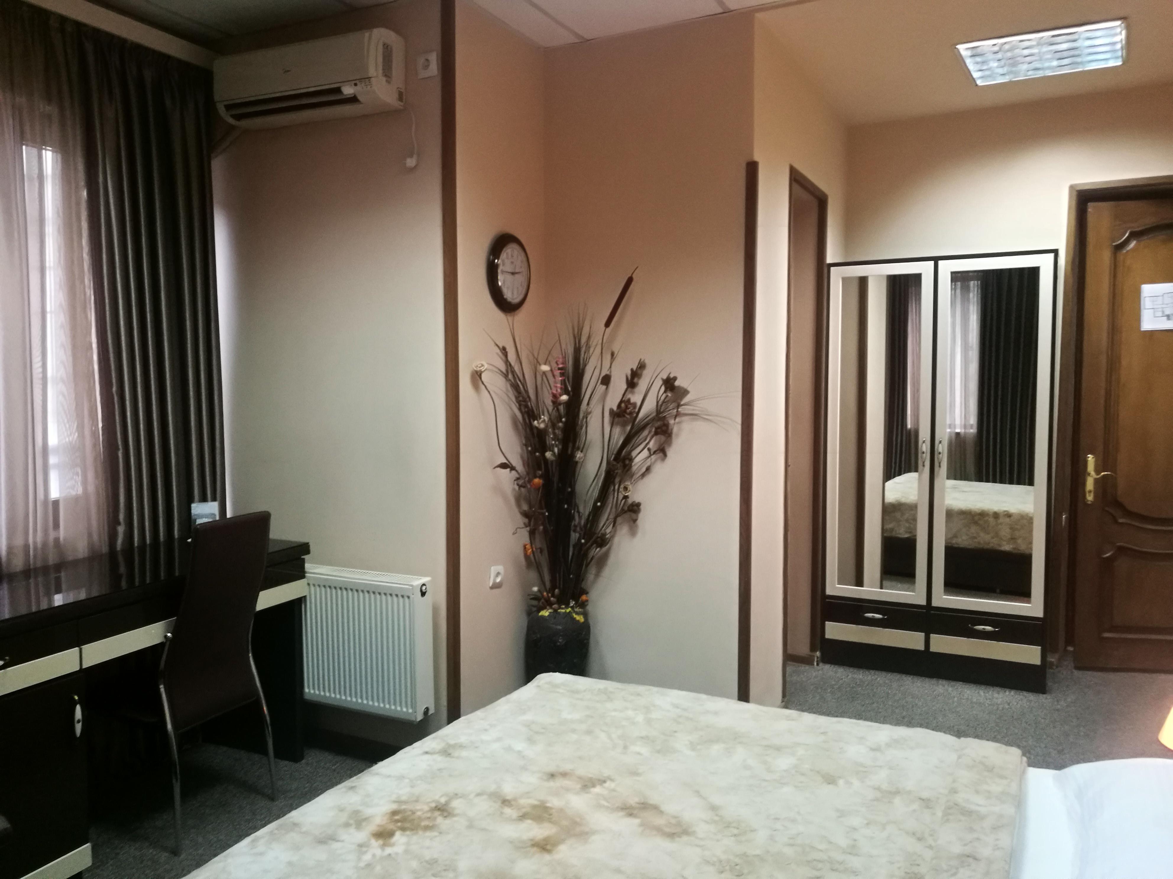 Hotel Diplomat Тбилиси Екстериор снимка
