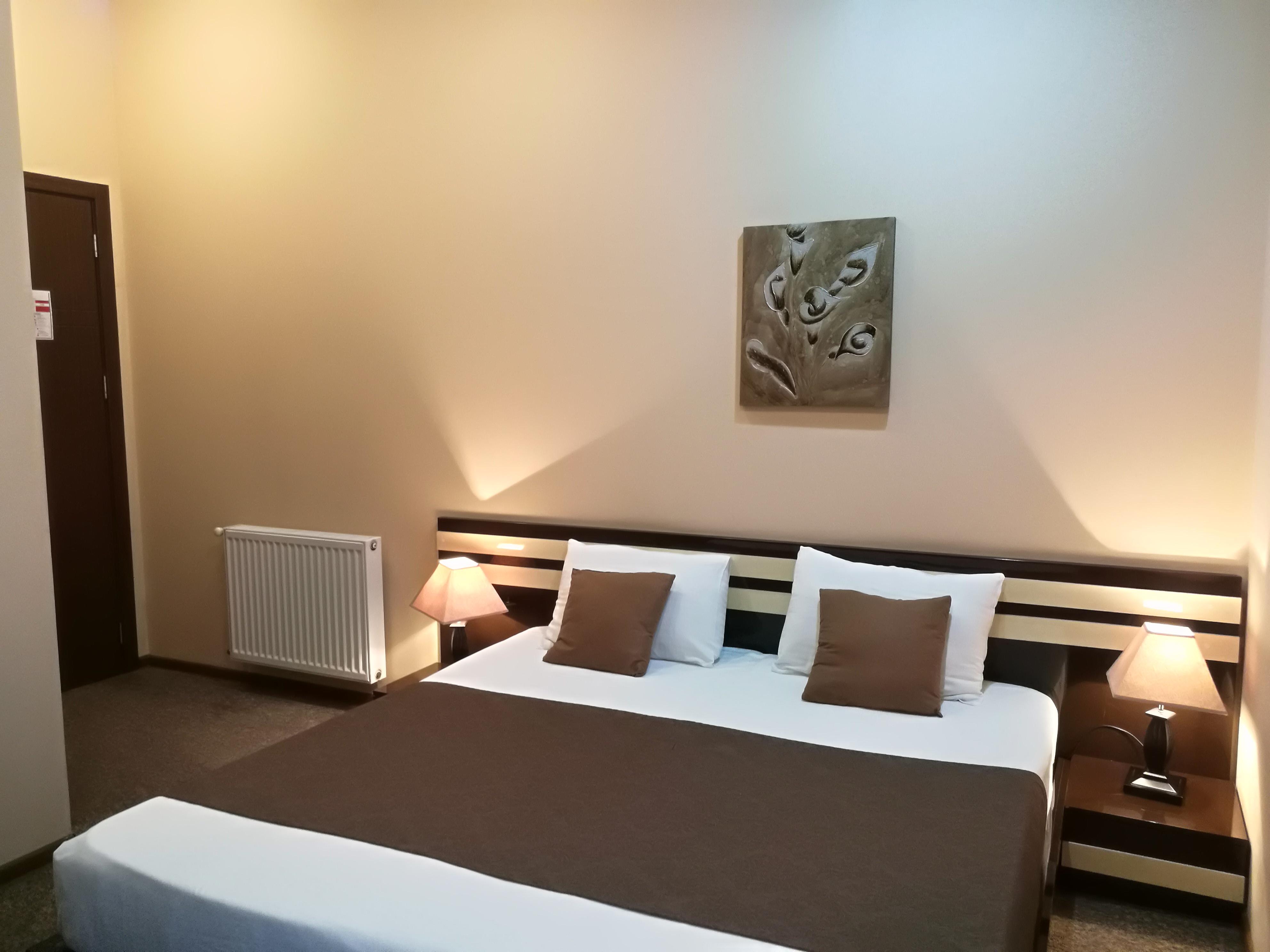 Hotel Diplomat Тбилиси Екстериор снимка