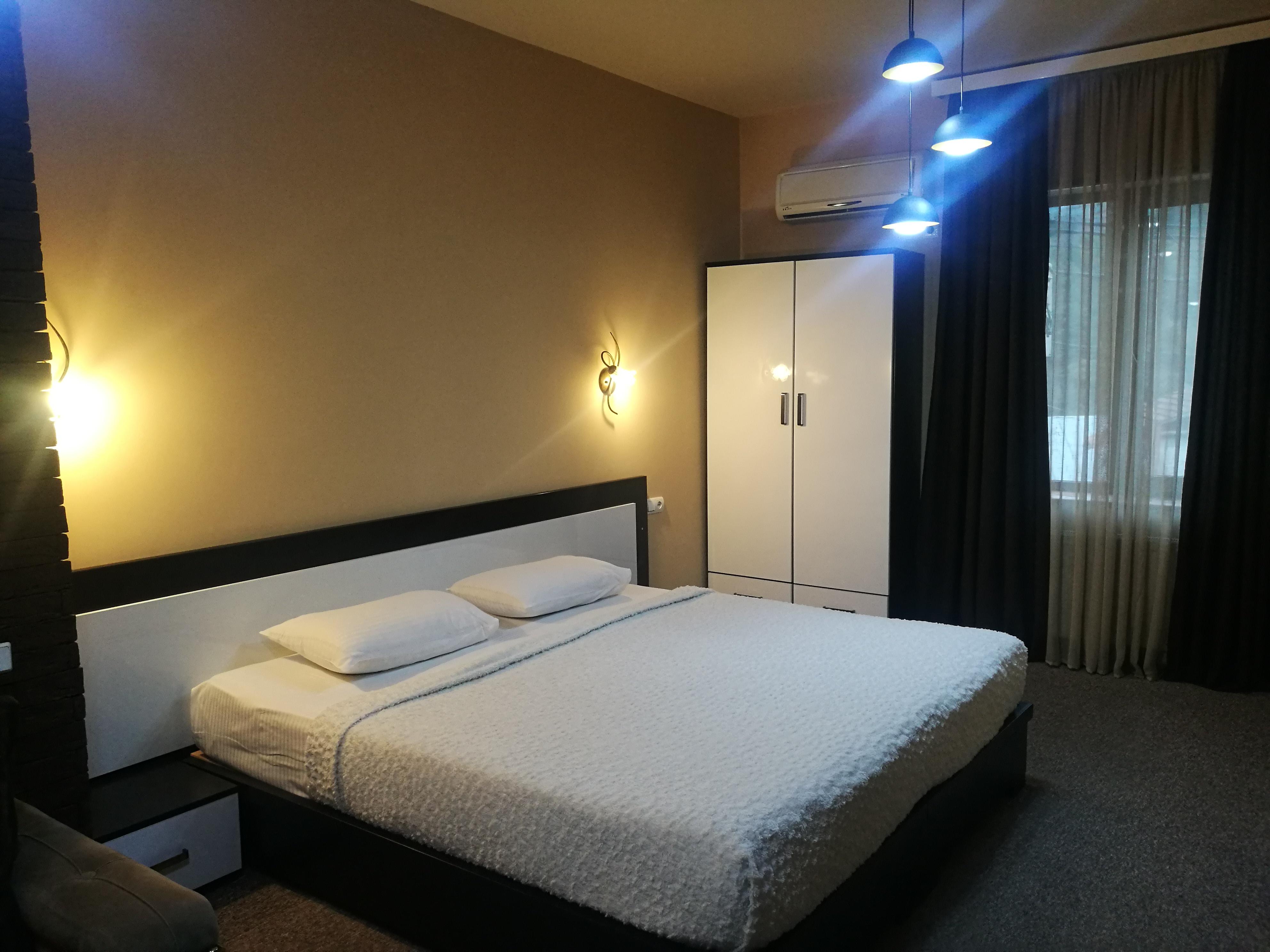 Hotel Diplomat Тбилиси Екстериор снимка