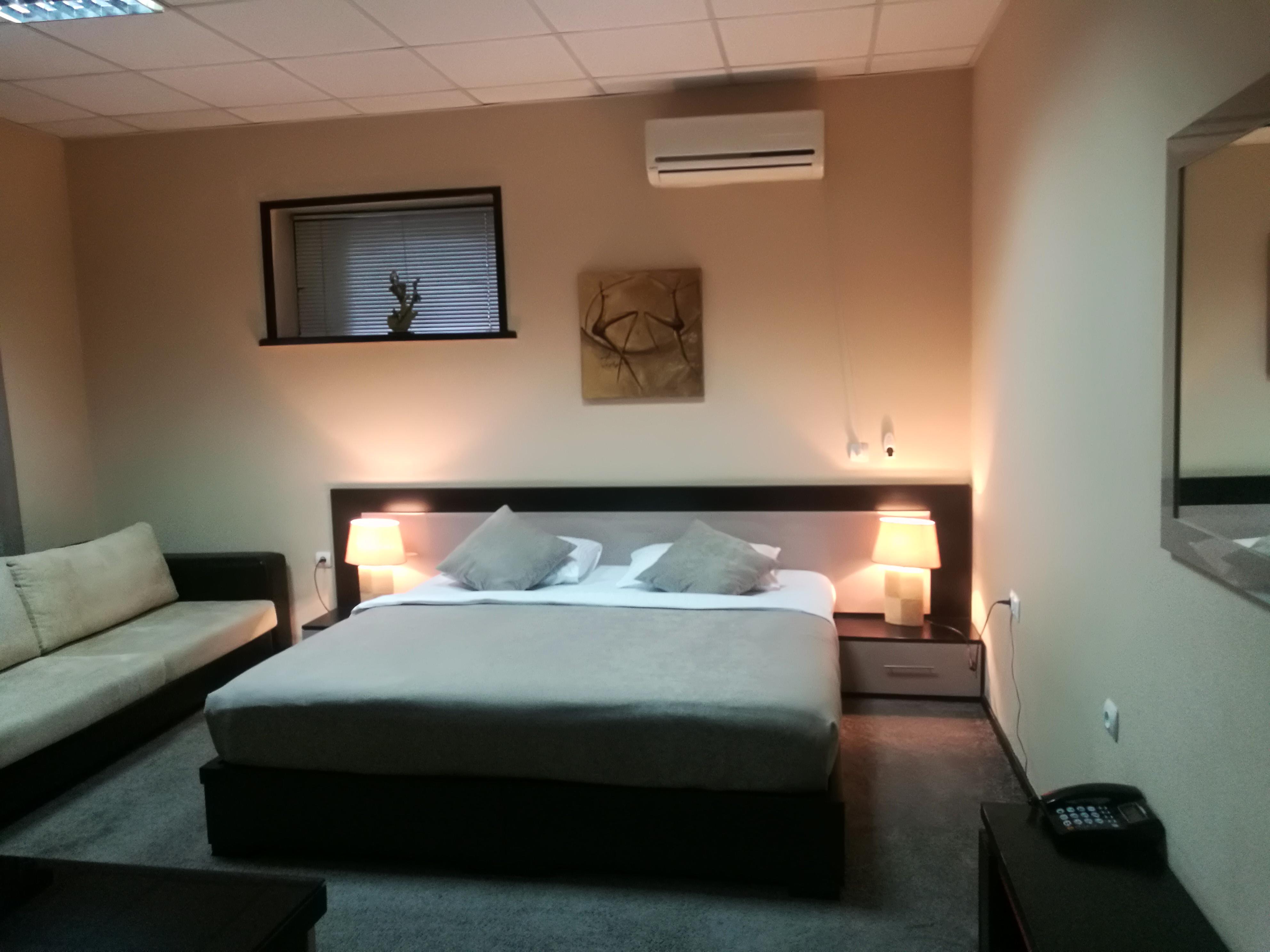 Hotel Diplomat Тбилиси Екстериор снимка