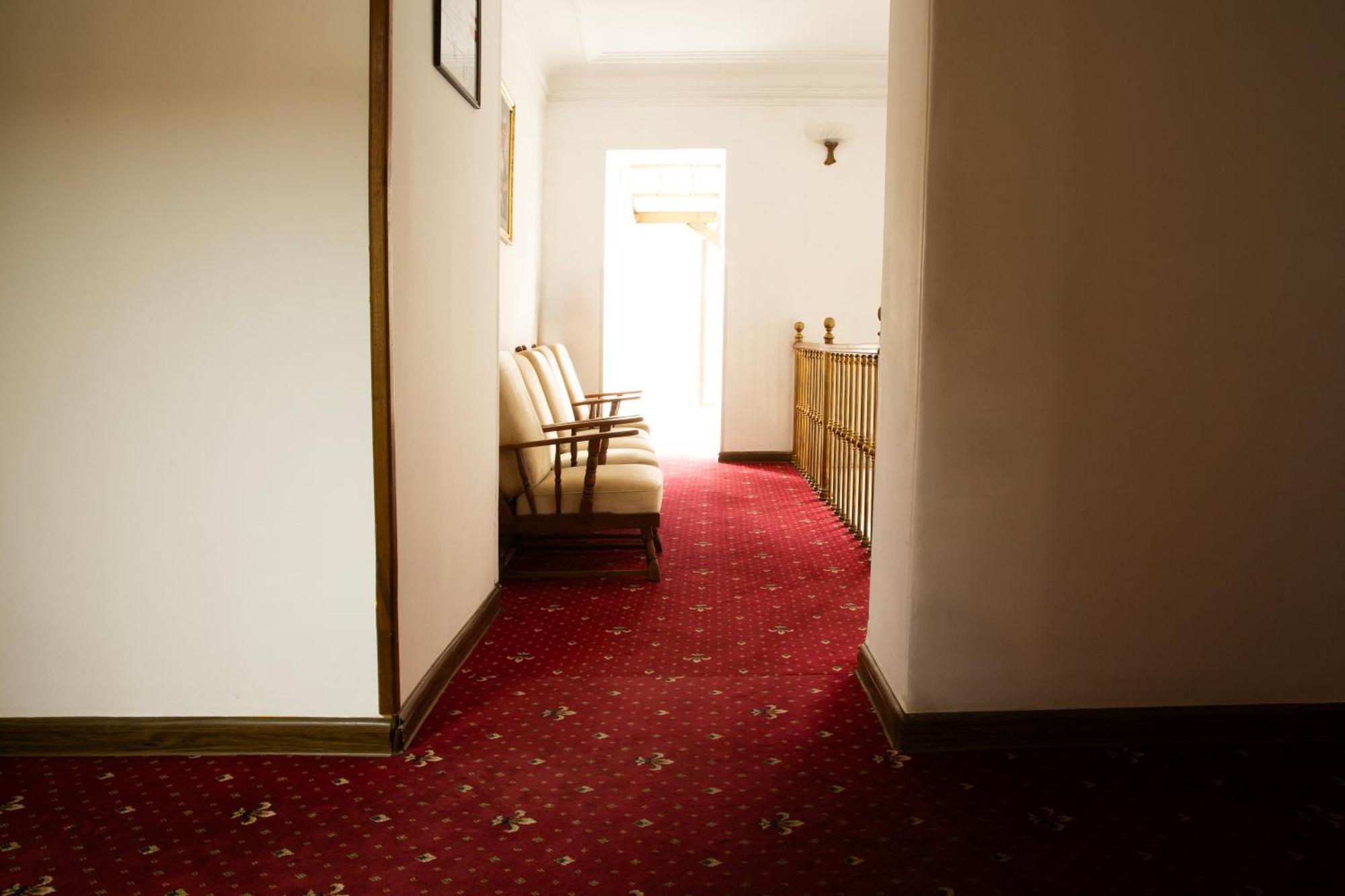 Hotel Diplomat Тбилиси Екстериор снимка
