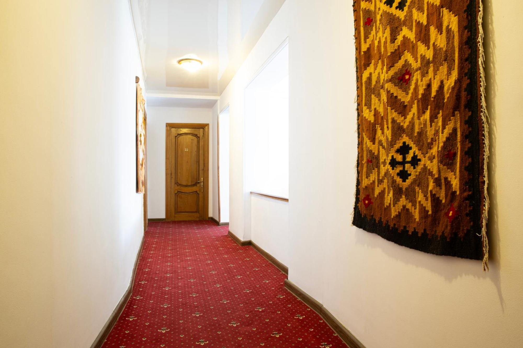 Hotel Diplomat Тбилиси Екстериор снимка