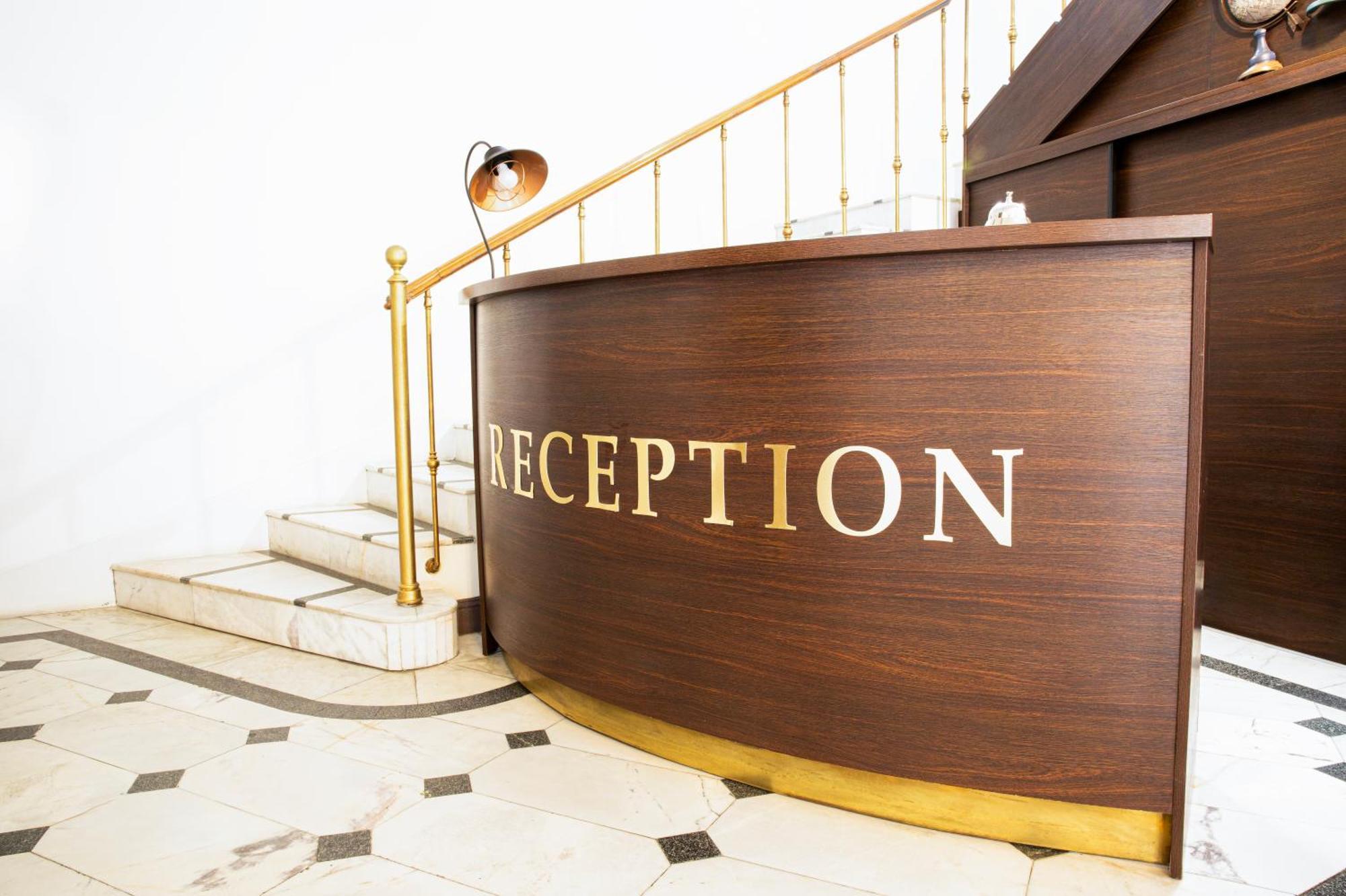 Hotel Diplomat Тбилиси Екстериор снимка