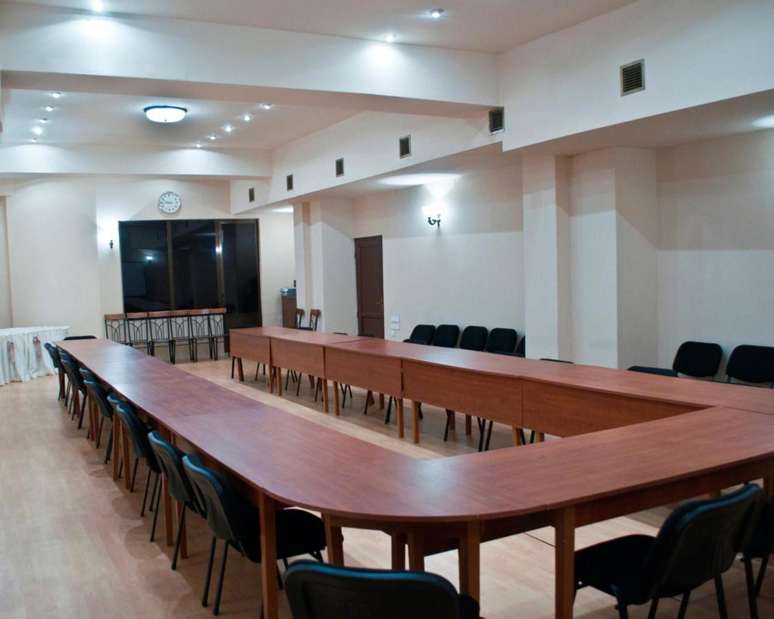 Hotel Diplomat Тбилиси Екстериор снимка